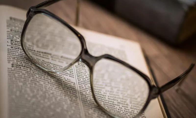 選準(zhǔn)老花鏡品牌，讓老花眼遠(yuǎn)近清晰，少花冤枉錢(qián)