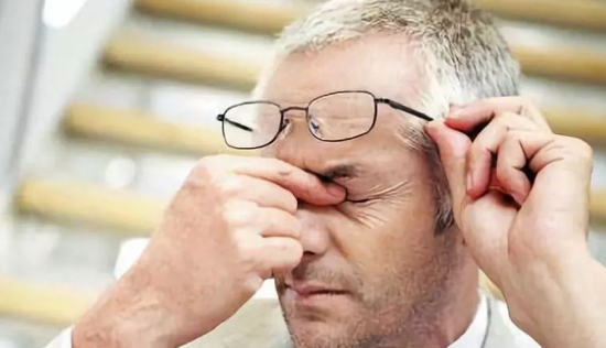 這幾種人，戴老花鏡一定要慎重！