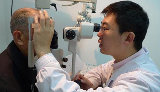 美麗島：一副遠近清晰的老花鏡，全天配戴都不用摘的漸進多焦鏡